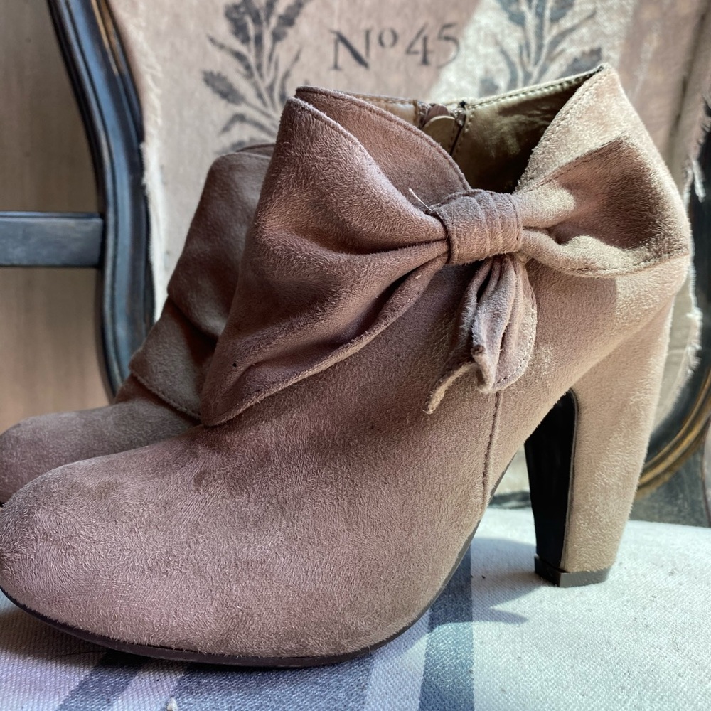 Cute Bow booties